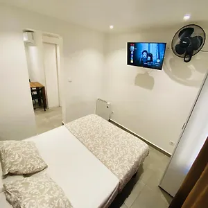  Apartamento Estudios Hl Frente Al Metro Barcelona-aeropuerto